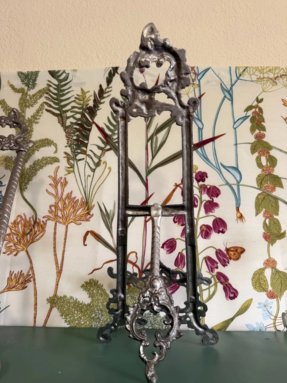 Ornate Silver Metal Display Easel - Home Wall Decor